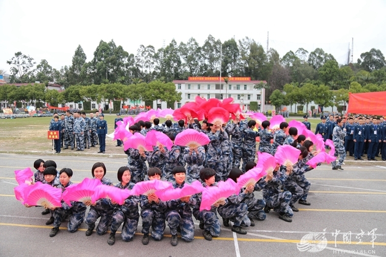 百家號：澳門今晚一肖碼100準(zhǔn)管家娶，把三個女兒送進(jìn)監(jiān)獄后，藍(lán)翔校長再送原配入獄，這次被“反噬”了  